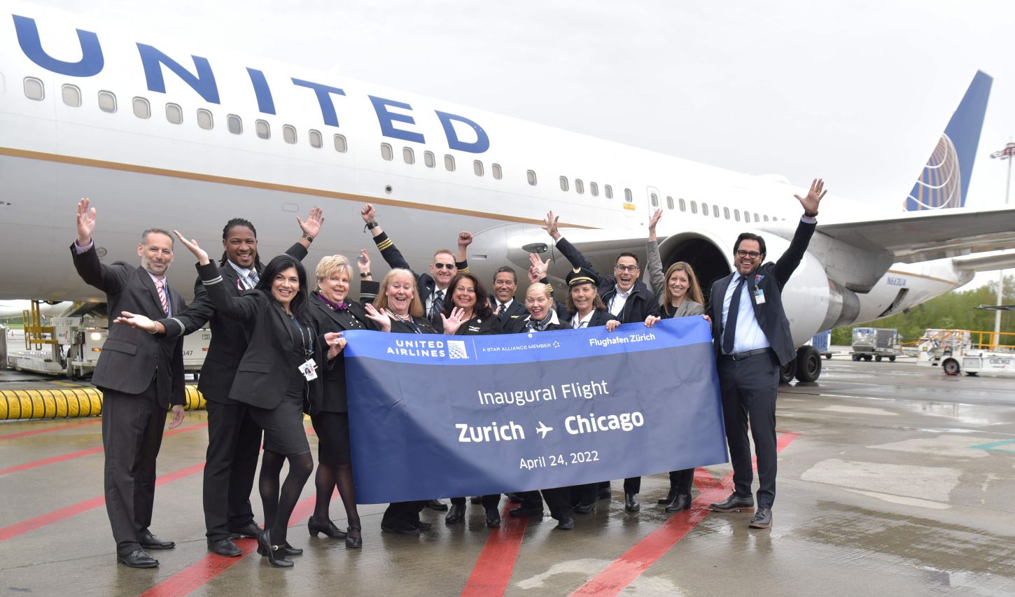 Mit einem offiziellen Ribbon-Cutting am Abfluggate nahm United Airlines die täglichen Nonstop-Flüge zwischen Zürich und Chicago auf