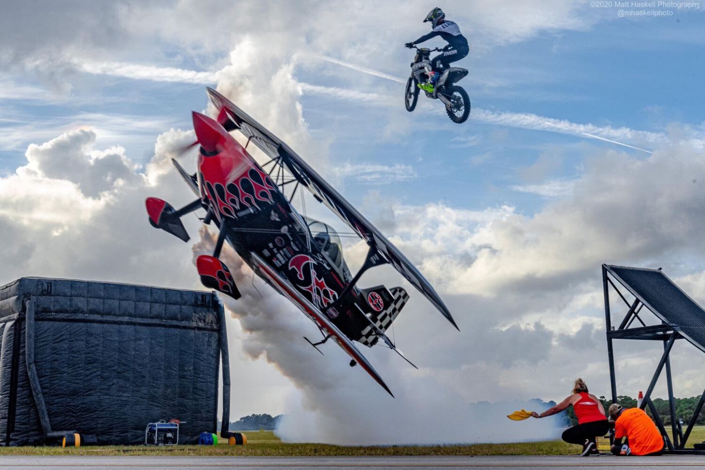 Spannende Stunts während der Stewart Air Show