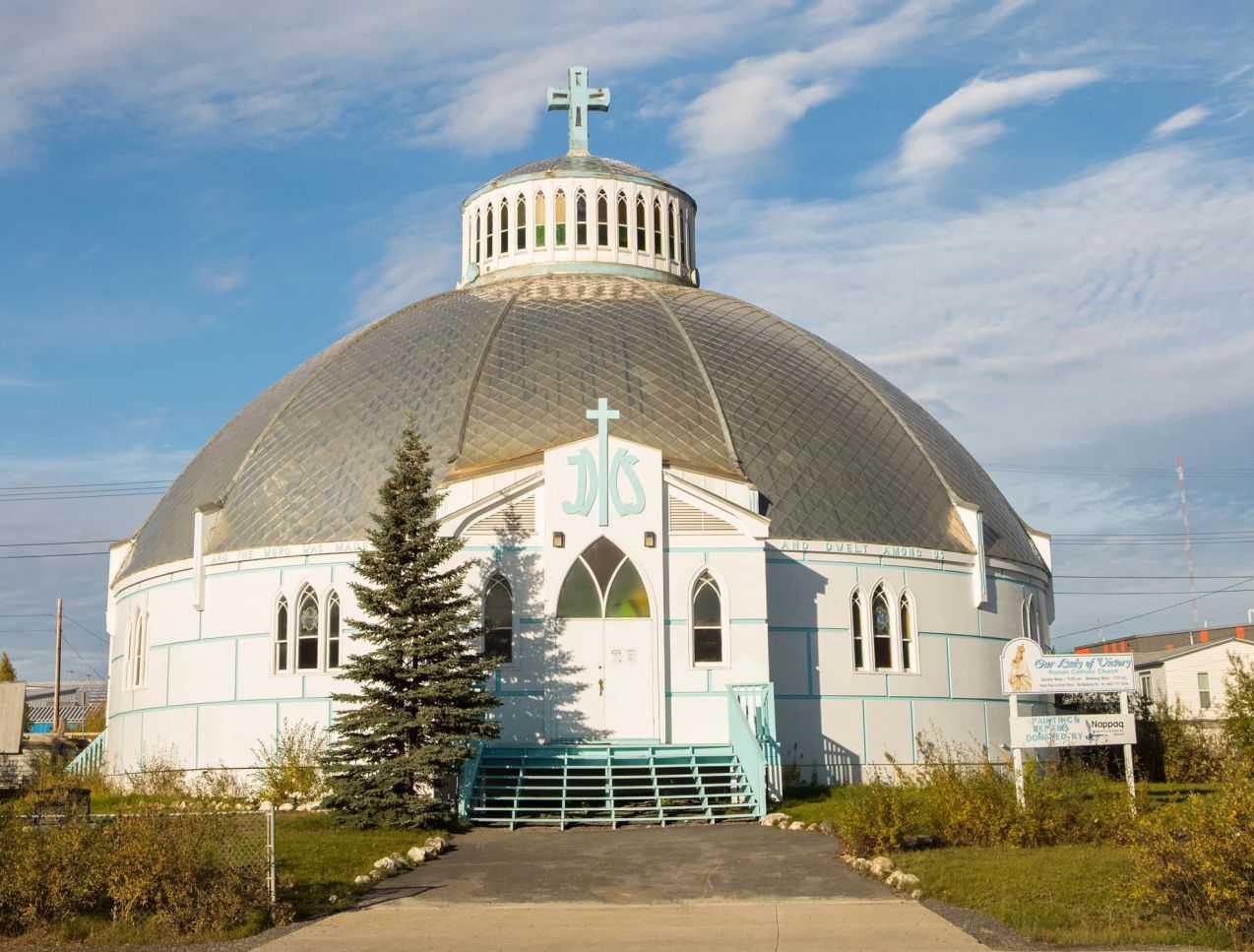 Die Kirche "Our Lady Of Victory Church" in Inuvik hat die Form eines Iglus