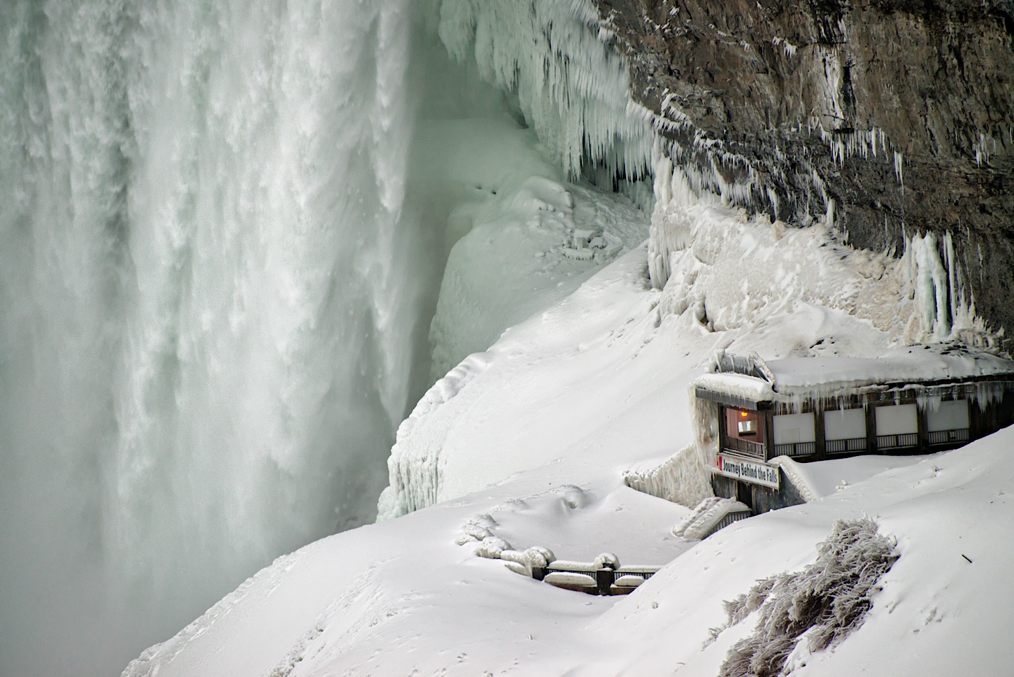Die Niagarafälle im Winter