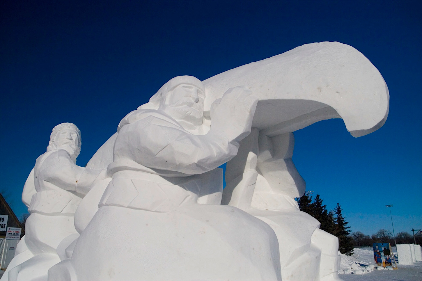 Schneeskulptur auf dem Festival du Voyageur