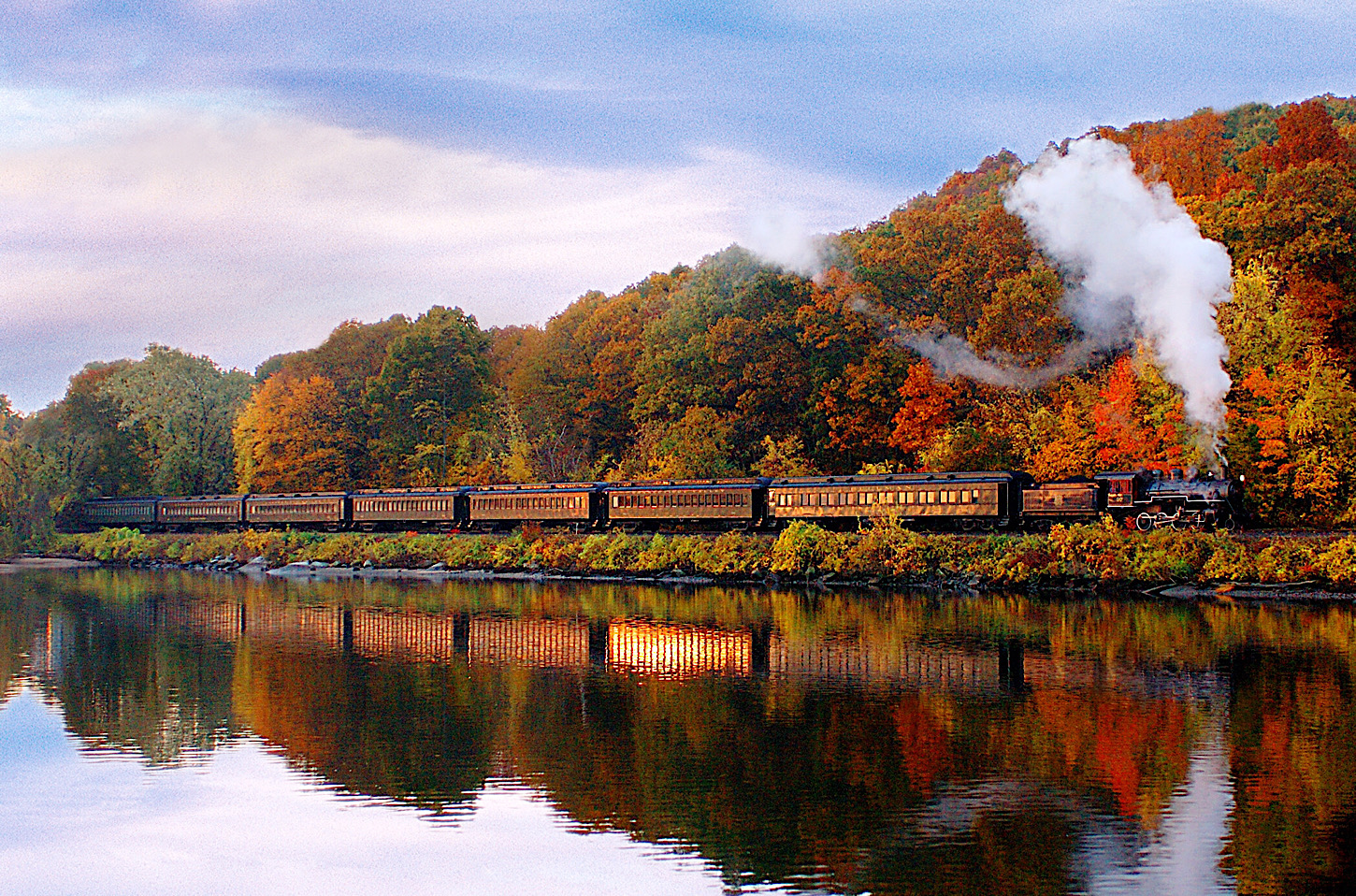 Malerisch unterwegs mit dem Essex River Steam Train