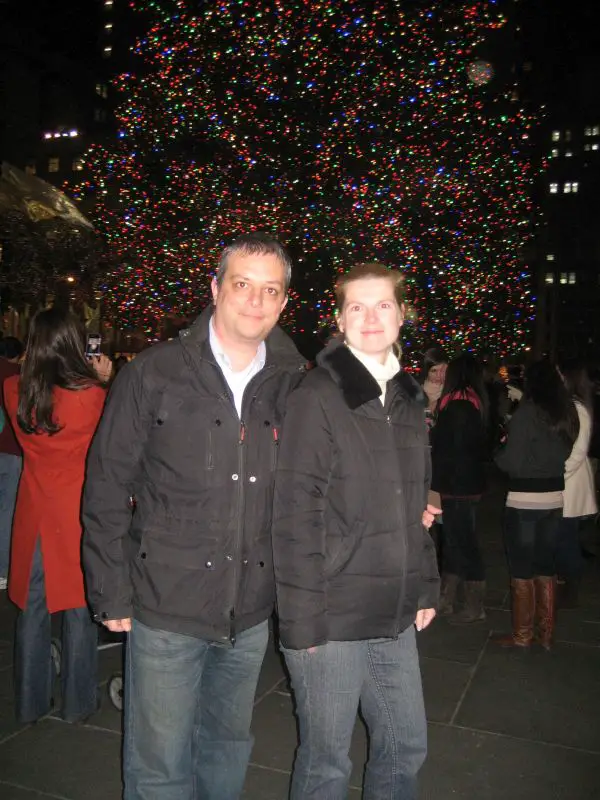 Weihnachten 2010 vor dem Christbaum an der Wallstreet - lang ist's her! Drei Monate waren wir damals in der Stadt.