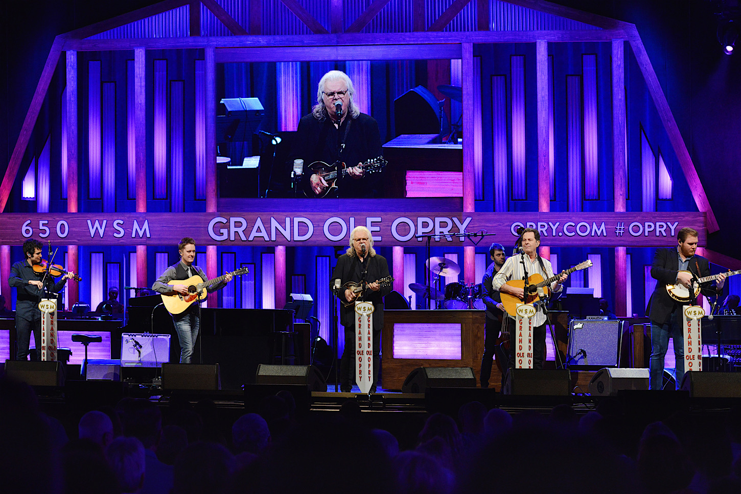 Die Live-Radioshow Grand Ole Opry mit einem Auftritt des Bluegrass-Stars Ricky Skaggs