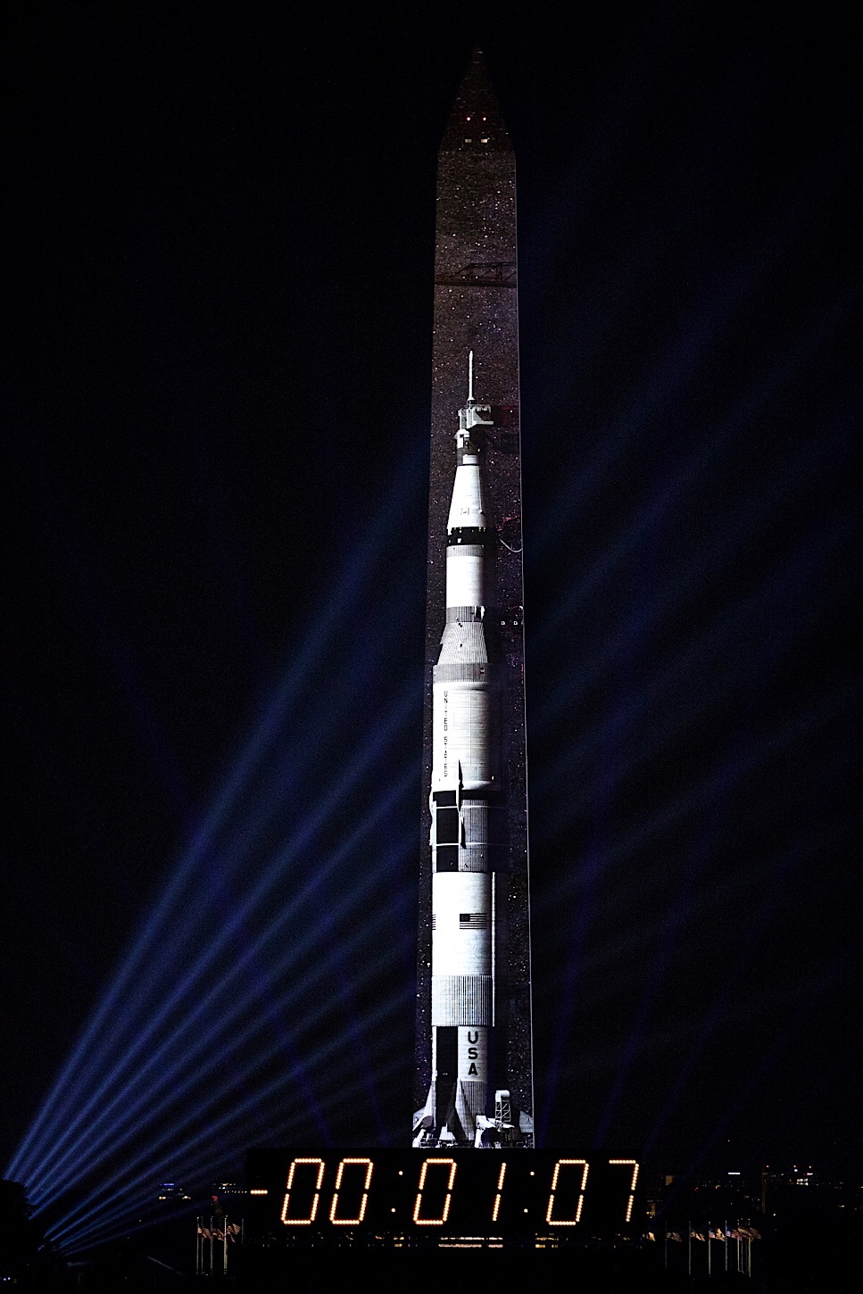 Startbereit auf dem Washington Monument: 'Apollo 50'
