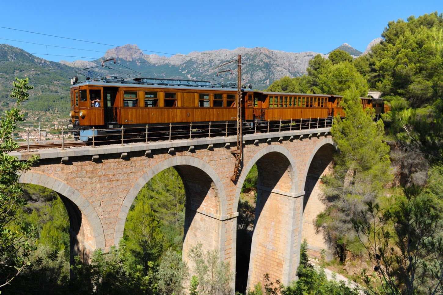 Mit dem historischen Zug unterwegs von Palma nach Soller