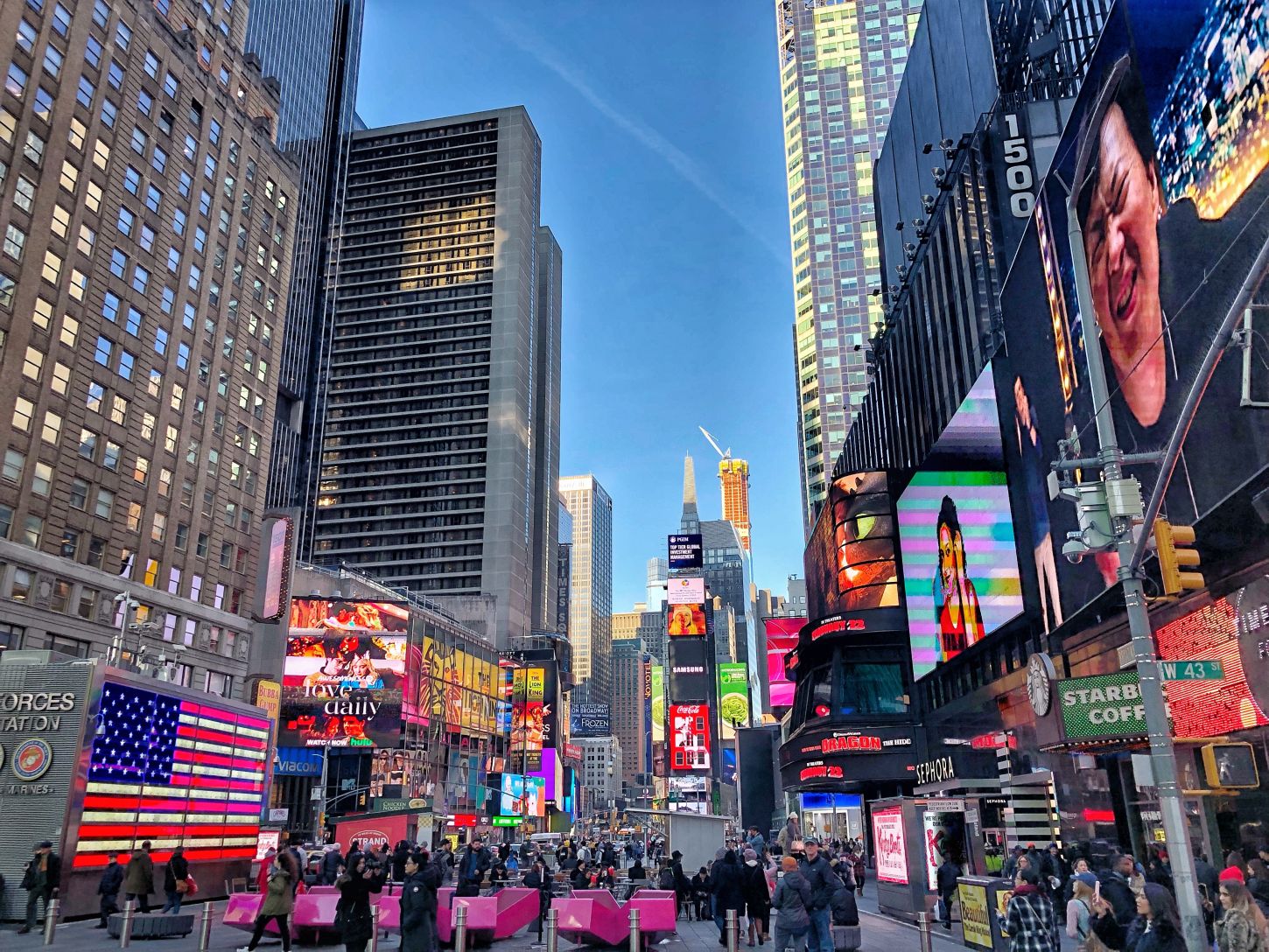 Broadway mit dem Times Square im Hintergrund