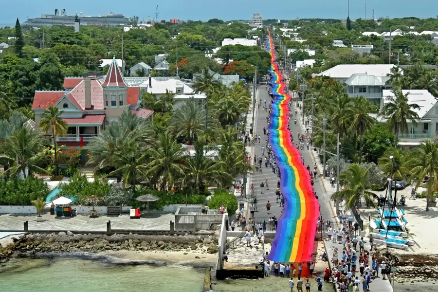 Die Sea to Sea Rainbow Flag auf Key West