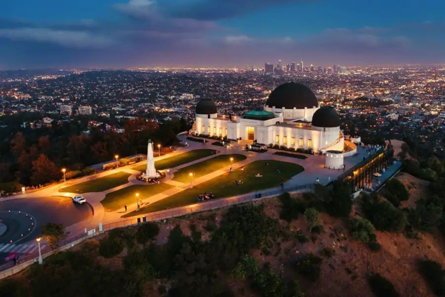 Griffith Observatory mit Los Angeles im Hintergrund