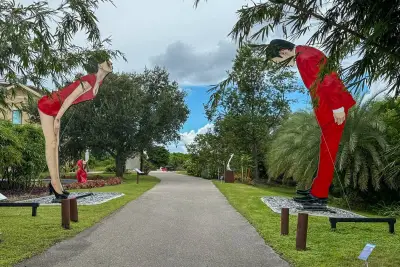 Ostriches -  Yu Zhaoyang