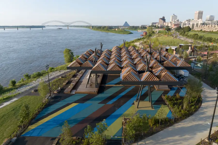 Der von Grund auf neu gestaltete Tom Lee Park in Memphis am Ufer des Mississippi