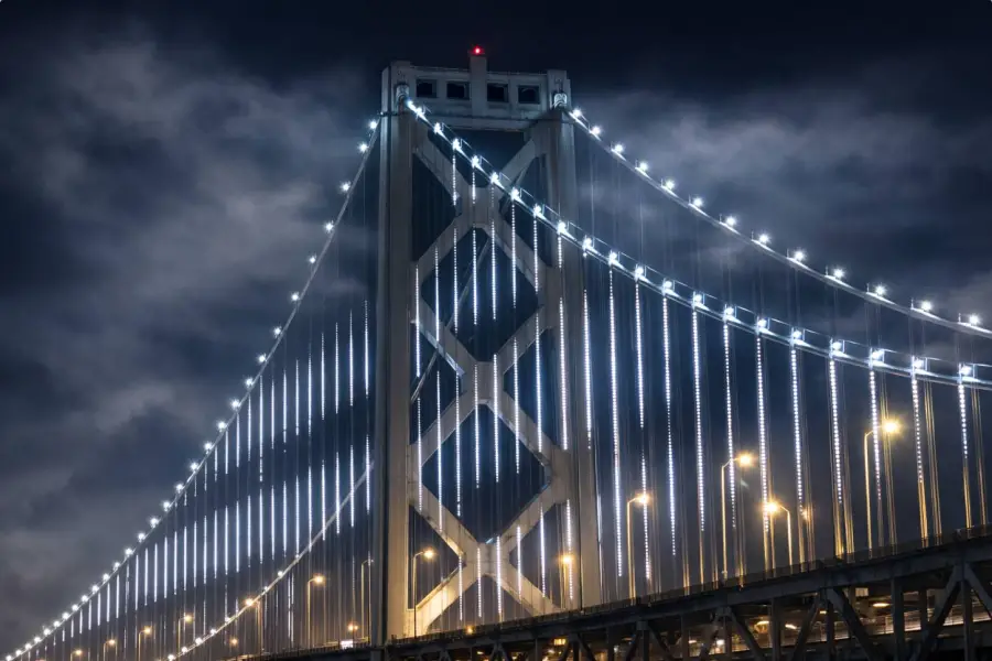 Neue Lichtershow über der Bucht: San Franciscos Bay Bridge leuchtet wieder