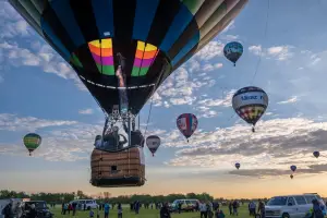 Heissluftballons beim Derby Festival
