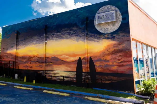 Java Surf Mural im Vibe District