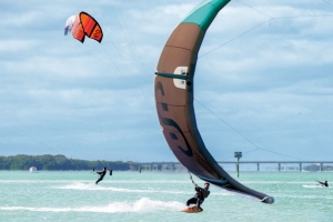 Spaß mit dem Wind: Kitesurfing